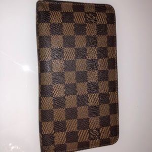 EXTRA LARGE Louis Vuitton 100% authentic wallet